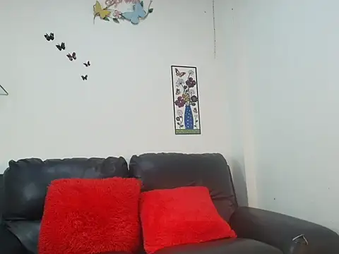 Snapshot of EMI_BLISS chatting on June 16, 8:31 pm EMI BLISS online show from June 16, 8:31 pm