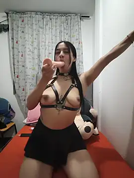 Snapshot of julieta_montoya chatting on June 19, 4:29 am julieta montoya online show from June 19, 4:29 am