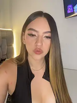 Snapshot of Bellarose_x1 chatting on June 21, 3:34 am Bellarose x1 online show from June 21, 3:34 am
