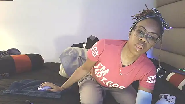 Snapshot of Opal_Rainbow chatting on April 4, 11:33 pm Opal Rainbow online show from April 4, 11:33 pm