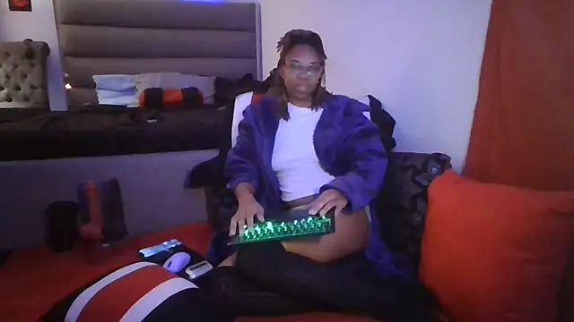 Snapshot of Opal_Rainbow chatting on March 21, 1:29 am Opal Rainbow online show from March 21, 1:29 am