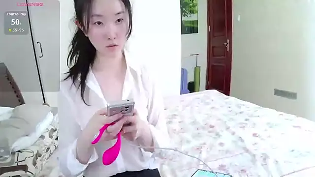 Snapshot of Daisy-B3 chatting on June 25, 6:18 am Daisy-B3 online show from June 25, 6:18 am