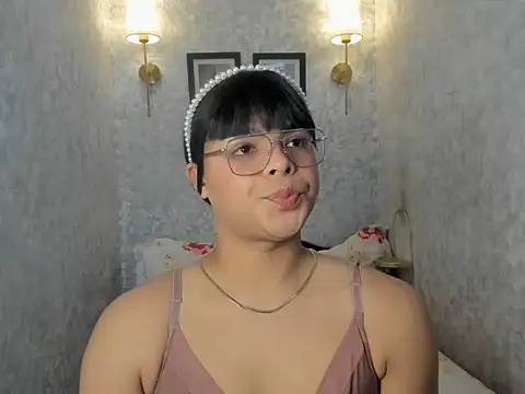 emily rosue  online show from July 9, 4:35 am