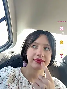 Snapshot of MiaZaya chatting on June 19, 5:02 am MiaZaya online show from June 19, 5:02 am