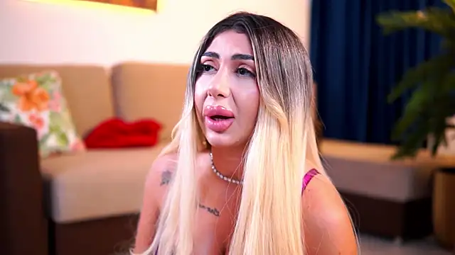 LucyyRosse online show from August 2, 8:23 am