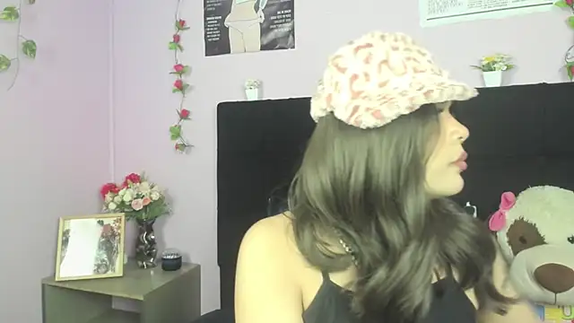 Makii XOXO online show from July 10, 8:09 pm