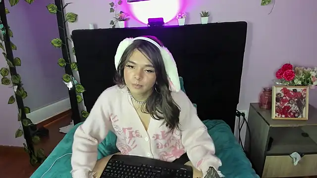 Makii XOXO online show from July 28, 3:21 pm