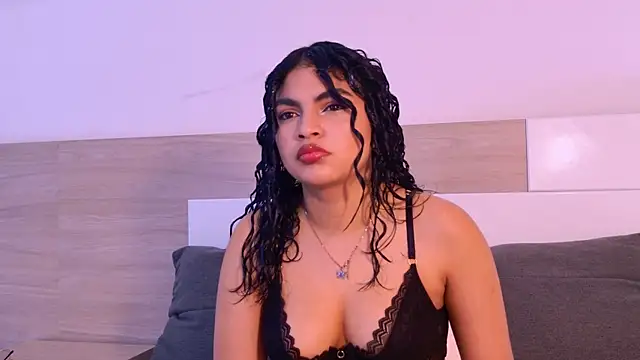 MelodyAlvarez online show from July 24, 12:01 pm