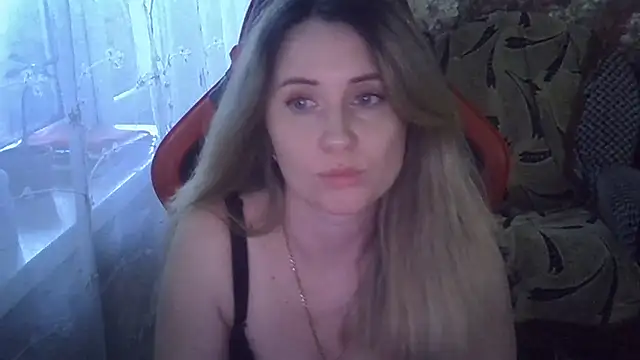 Snapshot of KiraKisskiss chatting on June 16, 2:06 pm KiraKisskiss online show from June 16, 2:06 pm