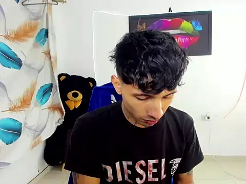 felix mSqueen online show from June 17, 2:22 am