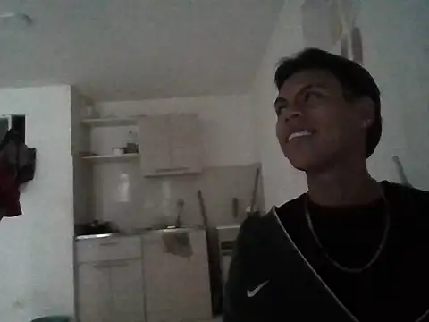 Snapshot of sebas_atractivo chatting on June 15, 10:20 pm sebas atractivo online show from June 15, 10:20 pm