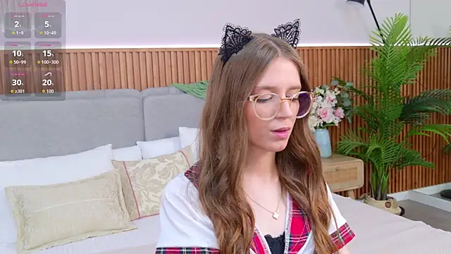 StellaMour online show from July 15, 5:20 pm
