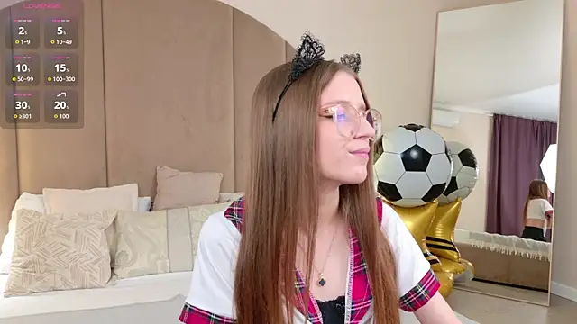StellaMour online show from July 18, 5:10 pm