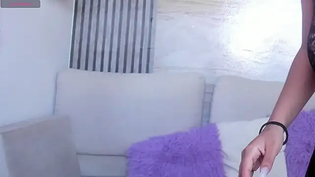 Snapshot of Tyra_pettite chatting on June 21, 8:03 pm Tyra pettite online show from June 21, 8:03 pm