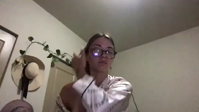 TheScarlettLane online show from June 16, 3:28 am