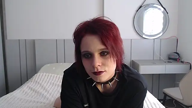 Red RoxyFoxy online show from June 20, 2:16 am