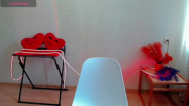 Snapshot of ElaraJons chatting on August 4, 7:35 am ElaraJons online show from August 4, 7:35 am