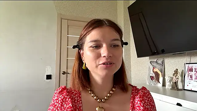 Snapshot of Karolinefrog chatting on June 17, 12:00 am Karolinefrog online show from June 17, 12:00 am