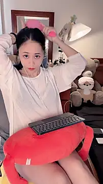 Snapshot of Rosane00 chatting on June 19, 4:18 am Rosane00 online show from June 19, 4:18 am