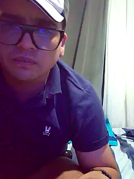 Alesandro0995 online show from June 16, 9:20 am