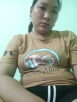 Snapshot of Uya-y chatting on June 17, 10:47 am Uya-y online show from June 17, 10:47 am