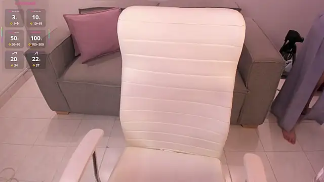 Snapshot of Nayla_Luxe chatting on July 13, 12:37 pm Nayla Luxe online show from July 13, 12:37 pm