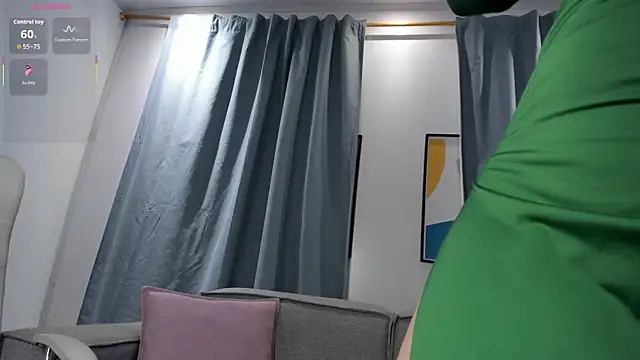 Snapshot of Nayla_Luxe chatting on June 23, 12:36 pm Nayla Luxe online show from June 23, 12:36 pm