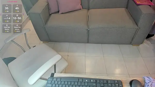 Snapshot of Nayla_Luxe chatting on July 8, 12:17 pm Nayla Luxe online show from July 8, 12:17 pm