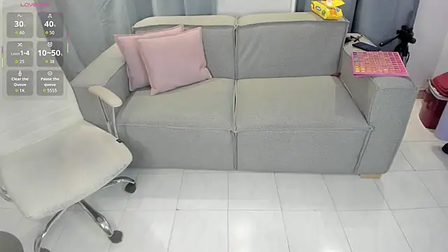 Snapshot of Nayla_Luxe chatting on July 9, 12:04 pm Nayla Luxe online show from July 9, 12:04 pm