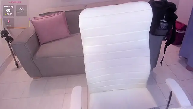 Snapshot of Nayla_Luxe chatting on July 29, 12:04 pm Nayla Luxe online show from July 29, 12:04 pm