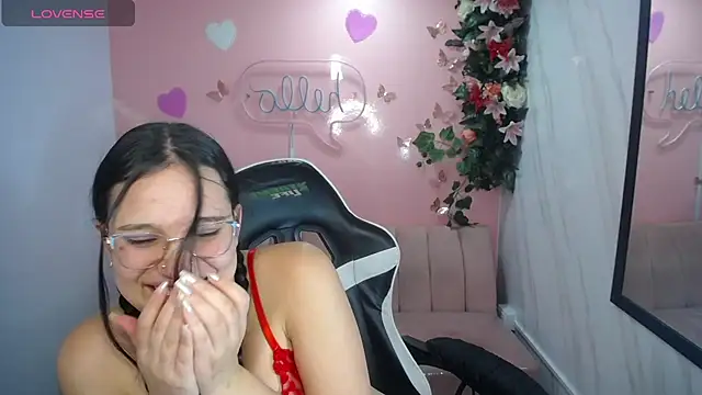 Snapshot of Lia_Rose_ch chatting on August 4, 3:11 am Lia Rose ch online show from August 4, 3:11 am