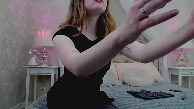 ClaireFlowers online show from June 28, 1:39 pm
