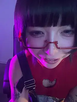 Snapshot of MissMelty chatting on June 20, 1:49 pm MissMelty online show from June 20, 1:49 pm