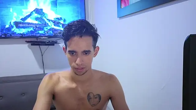 Snapshot of alexandro260 chatting on July 6, 6:31 am alexandro260 online show from July 6, 6:31 am