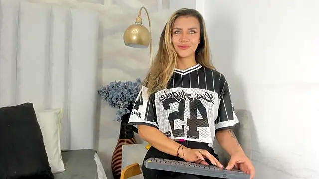 megan glow  online show from July 6, 12:45 pm