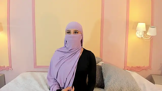 Snapshot of daniah__ chatting on June 18, 12:32 pm daniah online show from June 18, 12:32 pm