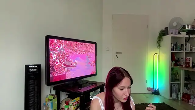Snapshot of YumiMoon chatting on June 16, 6:30 pm YumiMoon online show from June 16, 6:30 pm