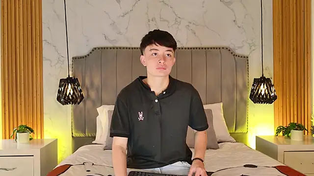 ZoeBecerra online show from June 18, 8:14 pm