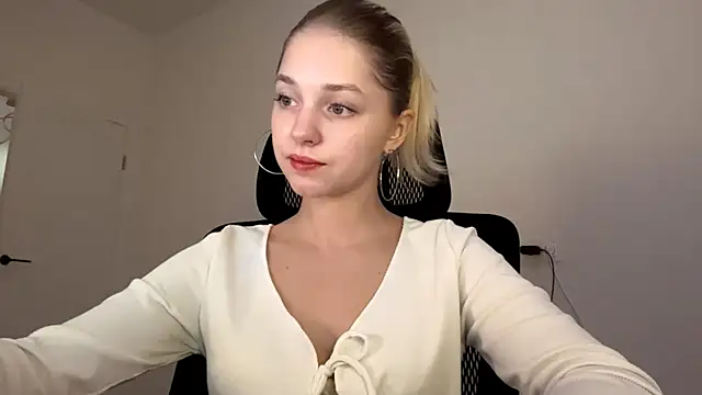 EveryoneEve online show from July 29, 8:02 am