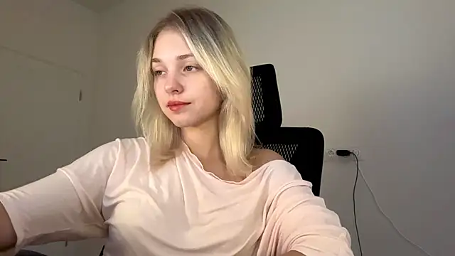 EveryoneEve online show from July 25, 7:49 am