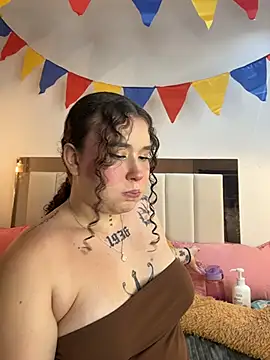 Doll Ivy online show from July 28, 10:20 pm