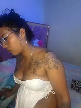 sophiagomezx online show from July 4, 4:55 pm