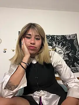 sashaaaaa2026 online show from June 16, 9:48 pm