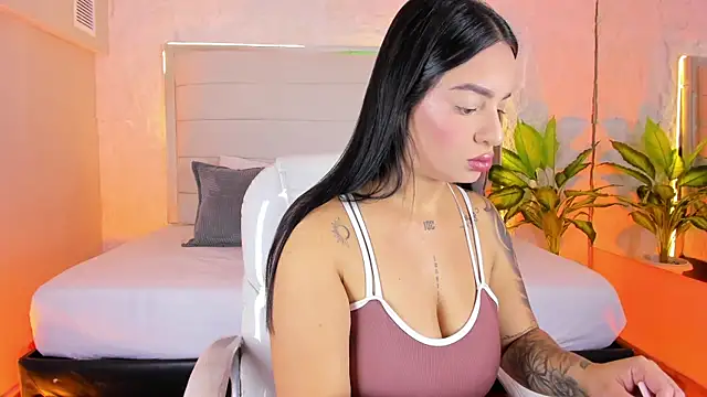 LissaBrown  online show from June 30, 7:25 pm