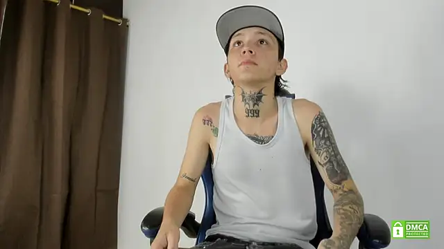 Snapshot of Nick_TattooedGuy chatting on June 19, 7:20 pm Nick TattooedGuy online show from June 19, 7:20 pm
