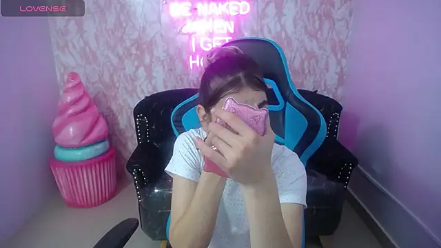 Snapshot of KiaraStar_ch chatting on July 9, 7:46 pm KiaraStar ch online show from July 9, 7:46 pm