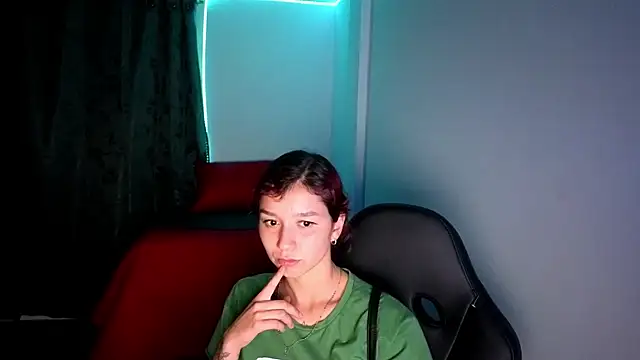 Skinny queen 20 online show from June 19, 1:00 am