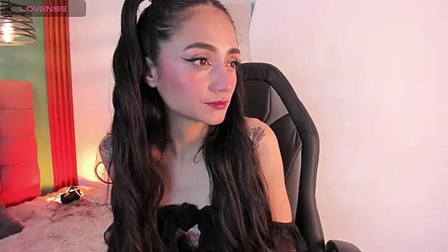 Snapshot of raven__smith chatting on June 19, 6:41 am raven smith online show from June 19, 6:41 am