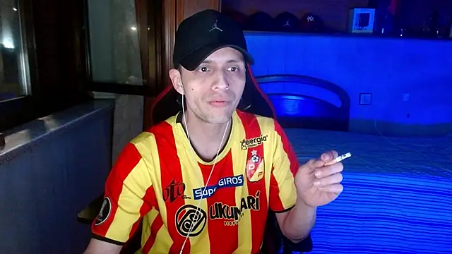 Snapshot of latino_with_hard_cock chatting on June 17, 8:41 pm latino with hard cock online show from June 17, 8:41 pm