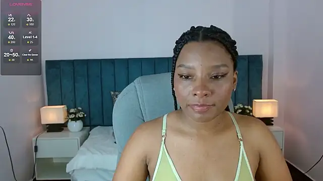Snapshot of Val_naughty chatting on June 17, 5:29 am Val naughty online show from June 17, 5:29 am